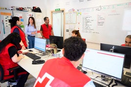 La labor humanitaria de Cruz Roja: vital para el Puerto de Almería