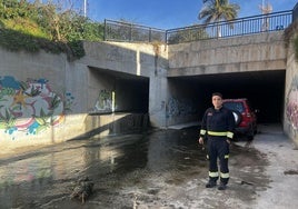 Emilio López, jefe de bomberos de Motril, en la Rambla de Los Álamos.