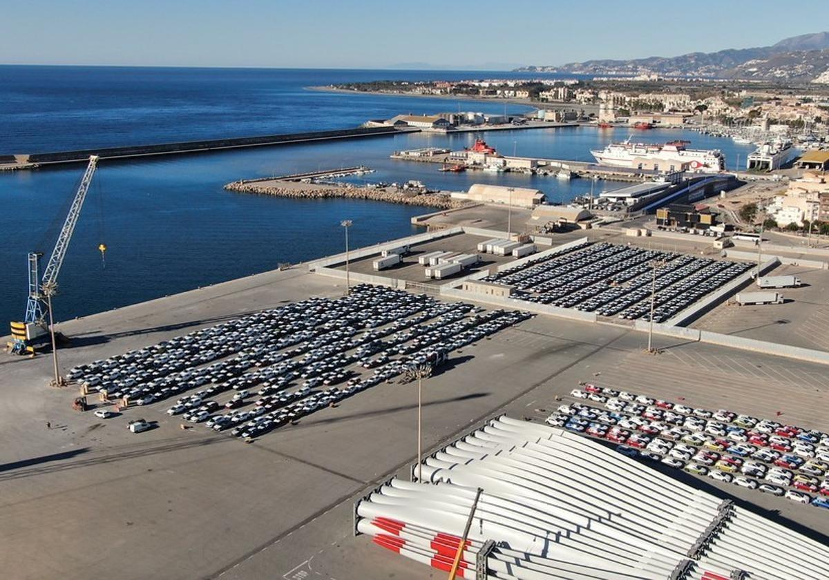 El puerto de Motril tramita la creación de un almacén de mercancías de gran volumen