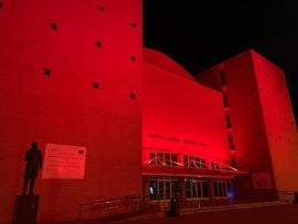 Almería se tiñe de rojo para celebrar el cumpleaños de Felive VI