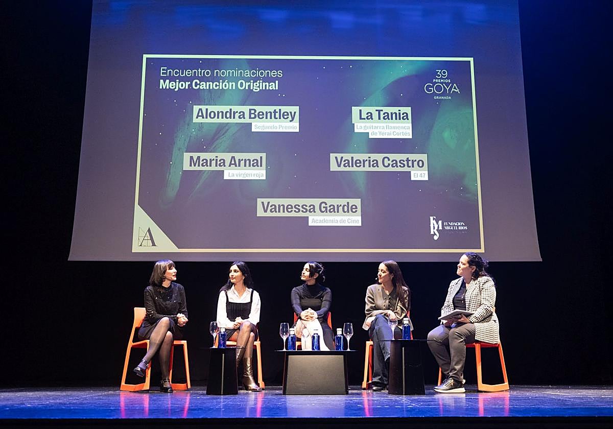 Alondra Bentley, La Tania, María Arnal, Valeria Castro y la académica Vanessa Garde, en el Centro Lorca.
