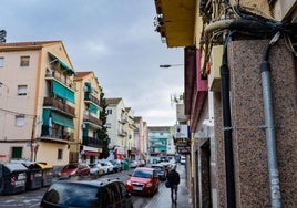 Una de las calle de la Chana que sufre cortes de luz.