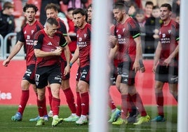 Izeta celebra su gol al Elche en Anduva.