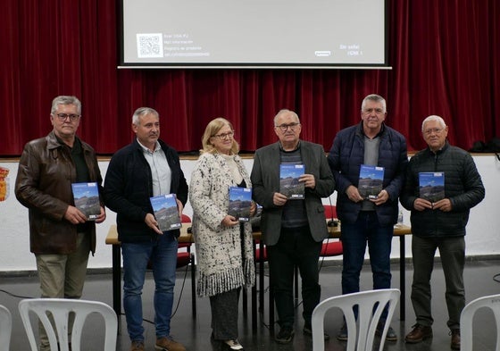 Presentación del primer número de la revista 'Miramundos' de la asociación Albancultur.