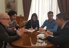 Reunión del presidente de la Diputación con representantes del alumnado y profesorado del Conservatorio Superior de Música.