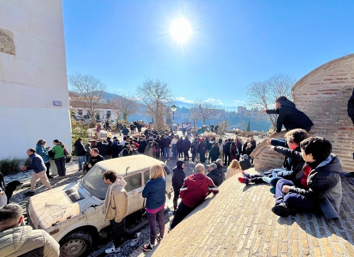 Ambiente en el Mirador de San Nicolás para el rodaje de 'The Walking Dead'.