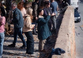 Norman Reedus y Alexandra Masangkay en el mirador de San Nicolás