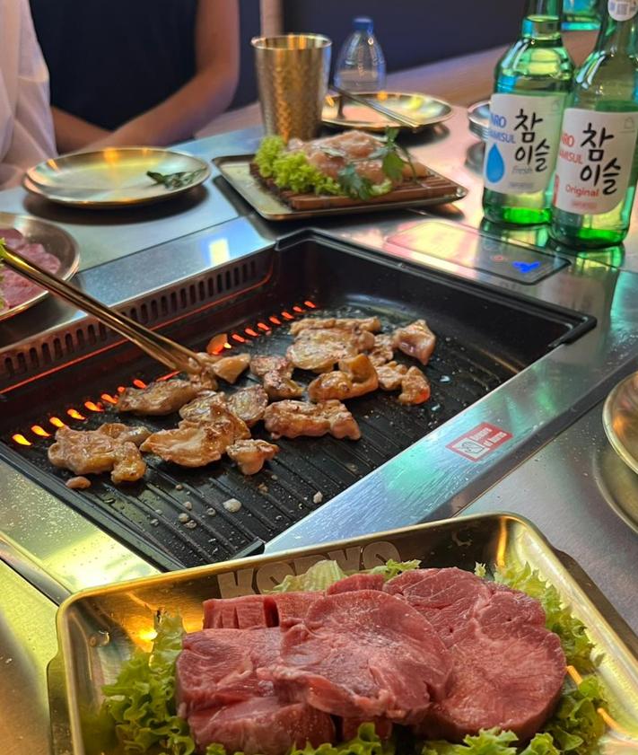 Imagen secundaria 2 - La barbacoa coreana llega a Granada: «Se hace en tu propia mesa, es deliciosa y más saludable»