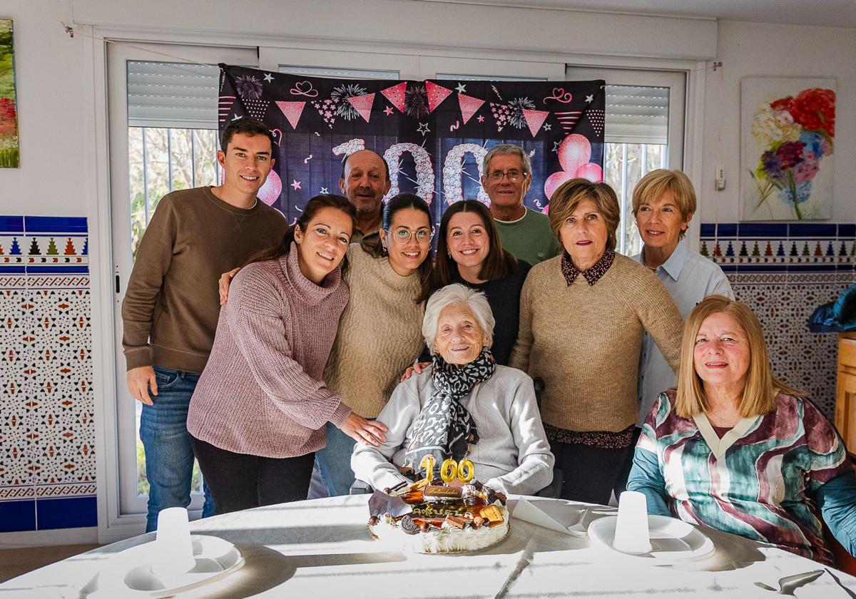 Manuela, en la celebración junto a su familia