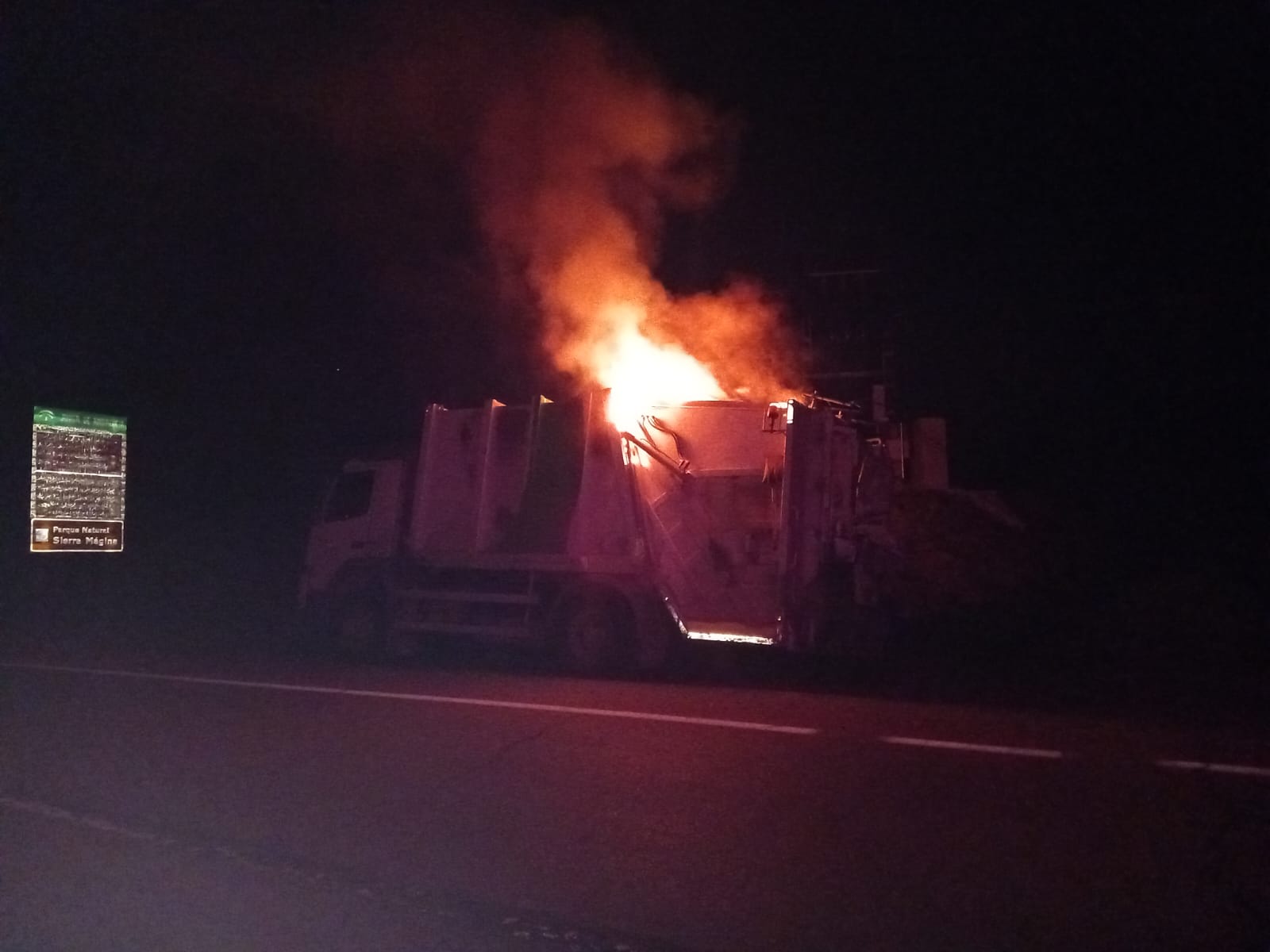 Camión incendiado en Bélmez de la Moraleda.