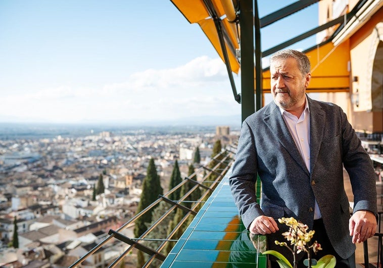 Emilio Lozano, director gerente de Fertisac, momentos antes de la entrevista en el balcón del Hotel Alhambra Palace.