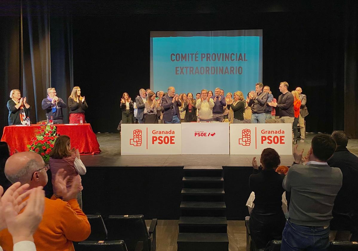 Entrena llama a abordar el nuevo ciclo político con «unidad, responsabilidad y generosidad» en el PSOE de Granada