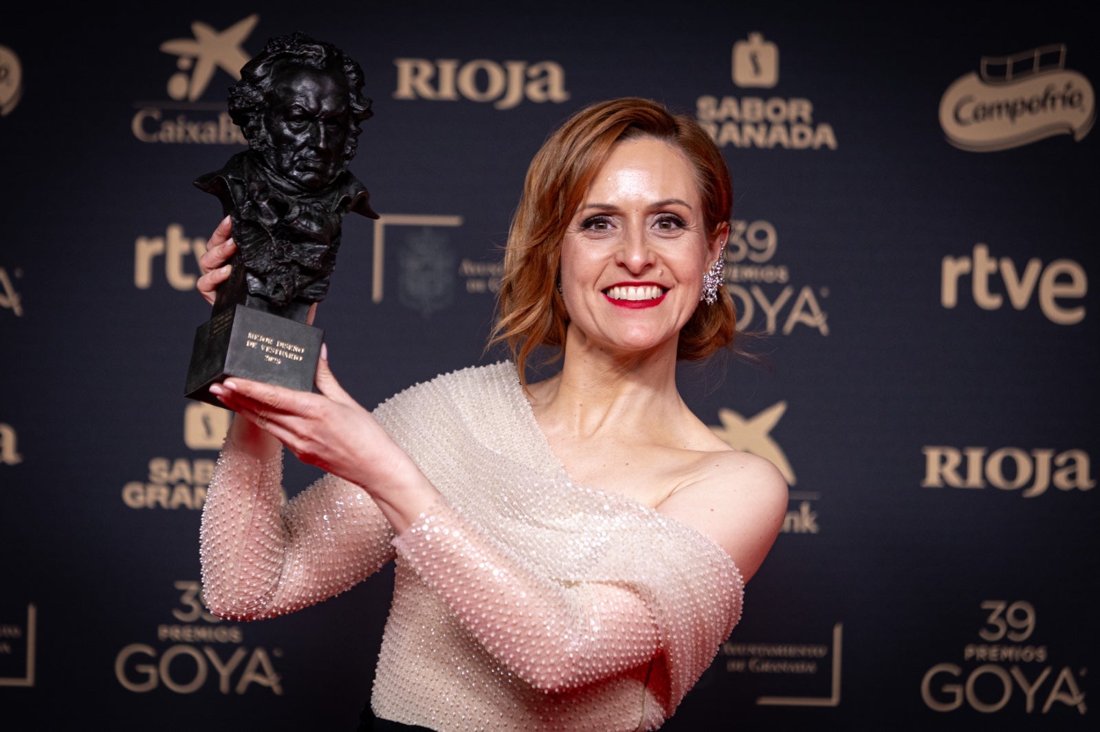 La imágenes más simpáticas de los premiados en el photocall de los Goya