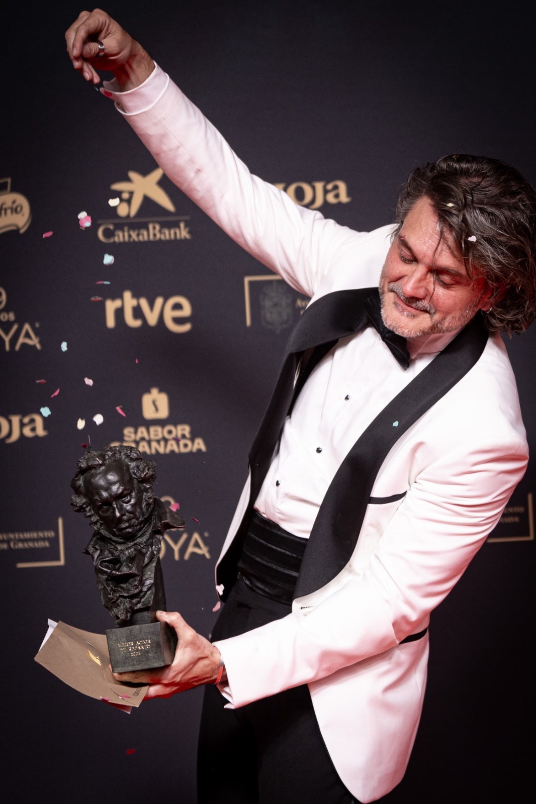 La imágenes más simpáticas de los premiados en el photocall de los Goya