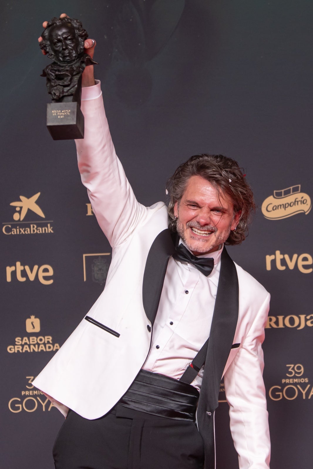 La imágenes más simpáticas de los premiados en el photocall de los Goya