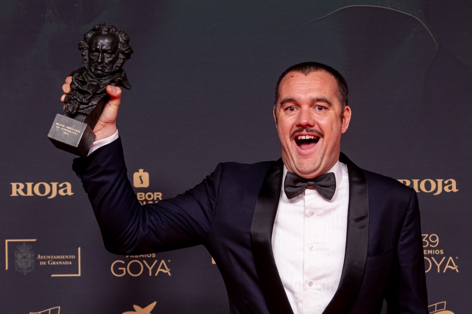 La imágenes más simpáticas de los premiados en el photocall de los Goya