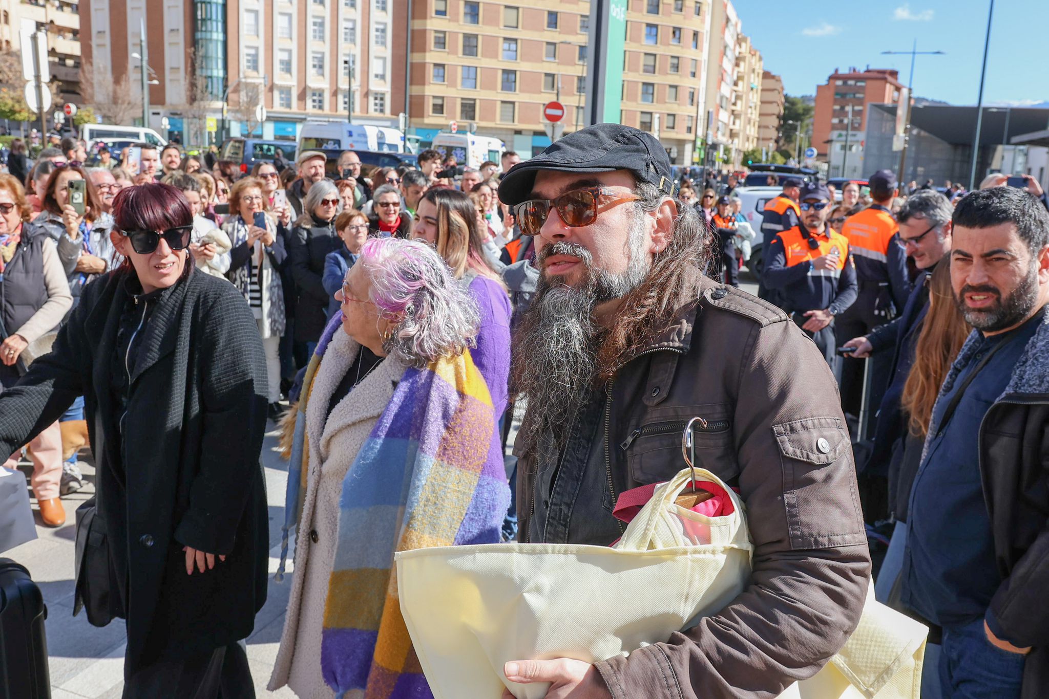 Así ha sido la llegada masiva de famosos a Granada por tierra y aire