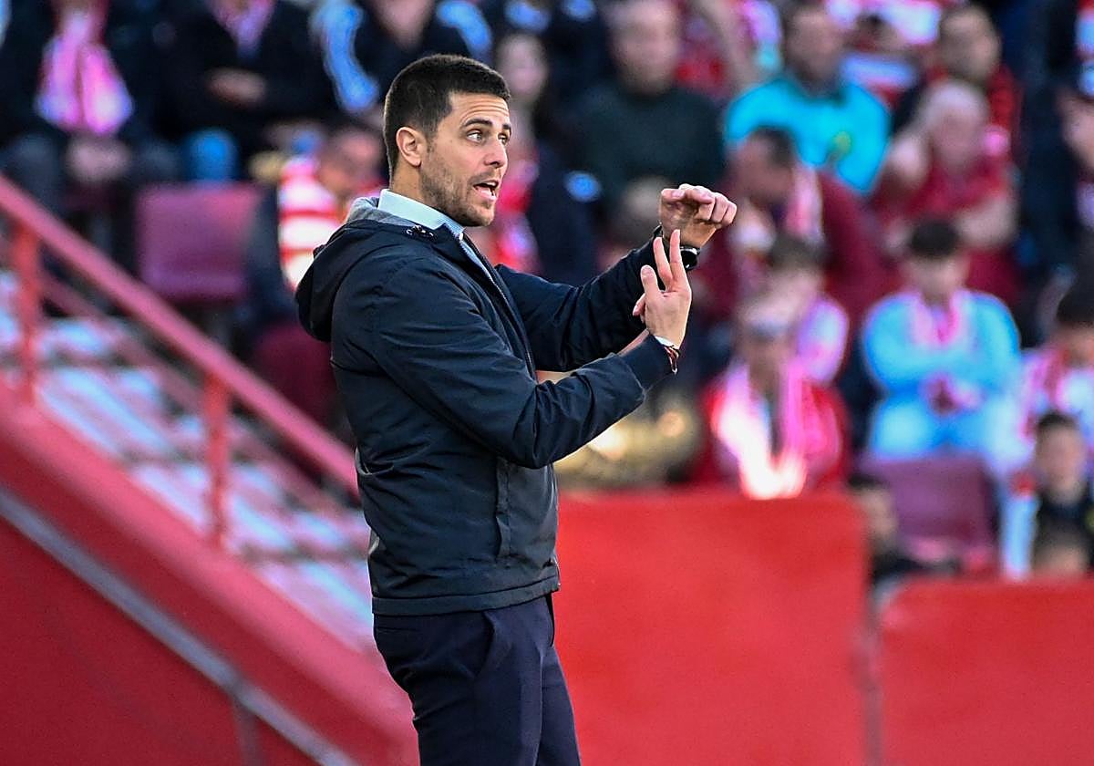 Alessio Lisci reordena a su equipo con Los Cármenes.