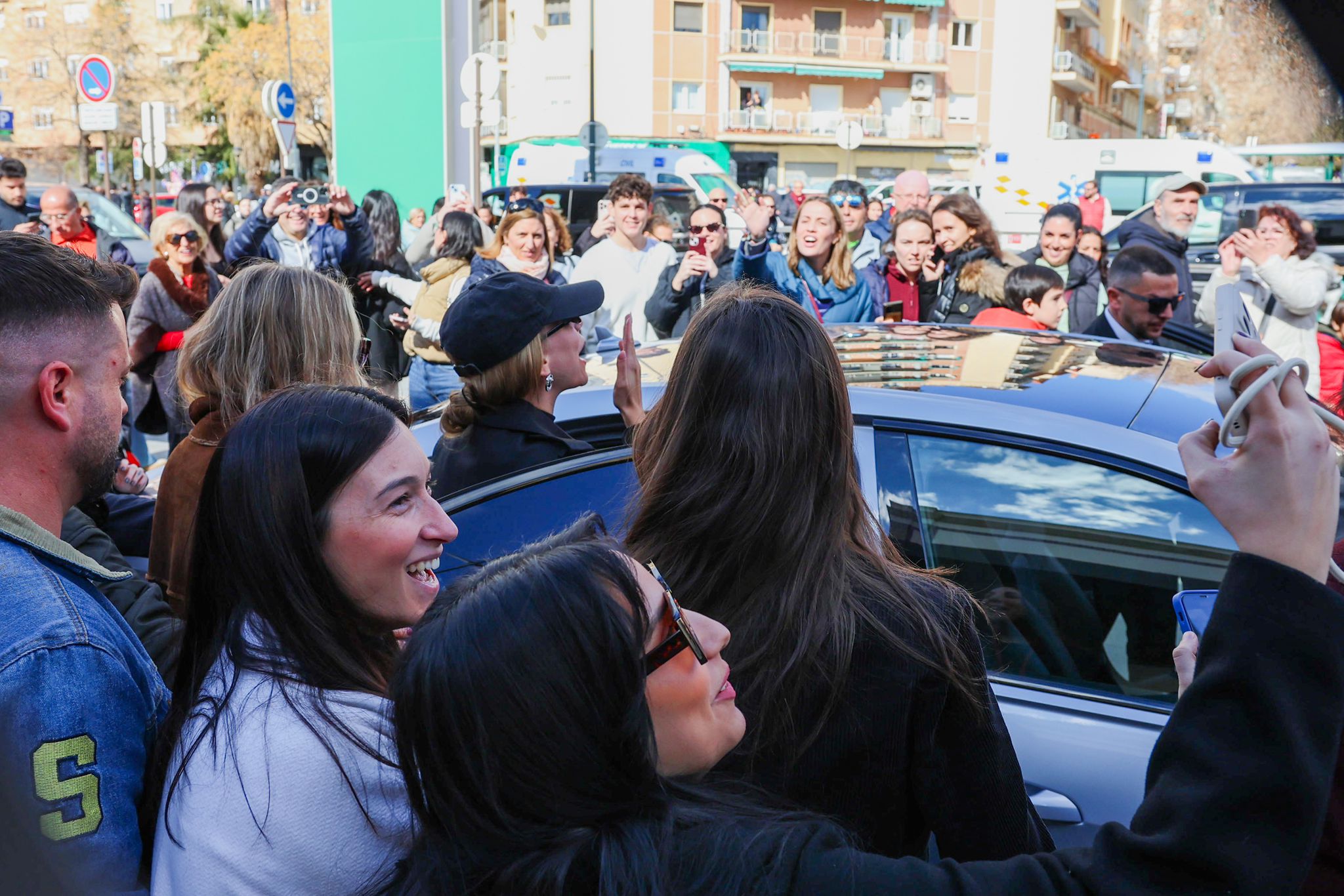 Así ha sido la llegada masiva de famosos a Granada por tierra y aire