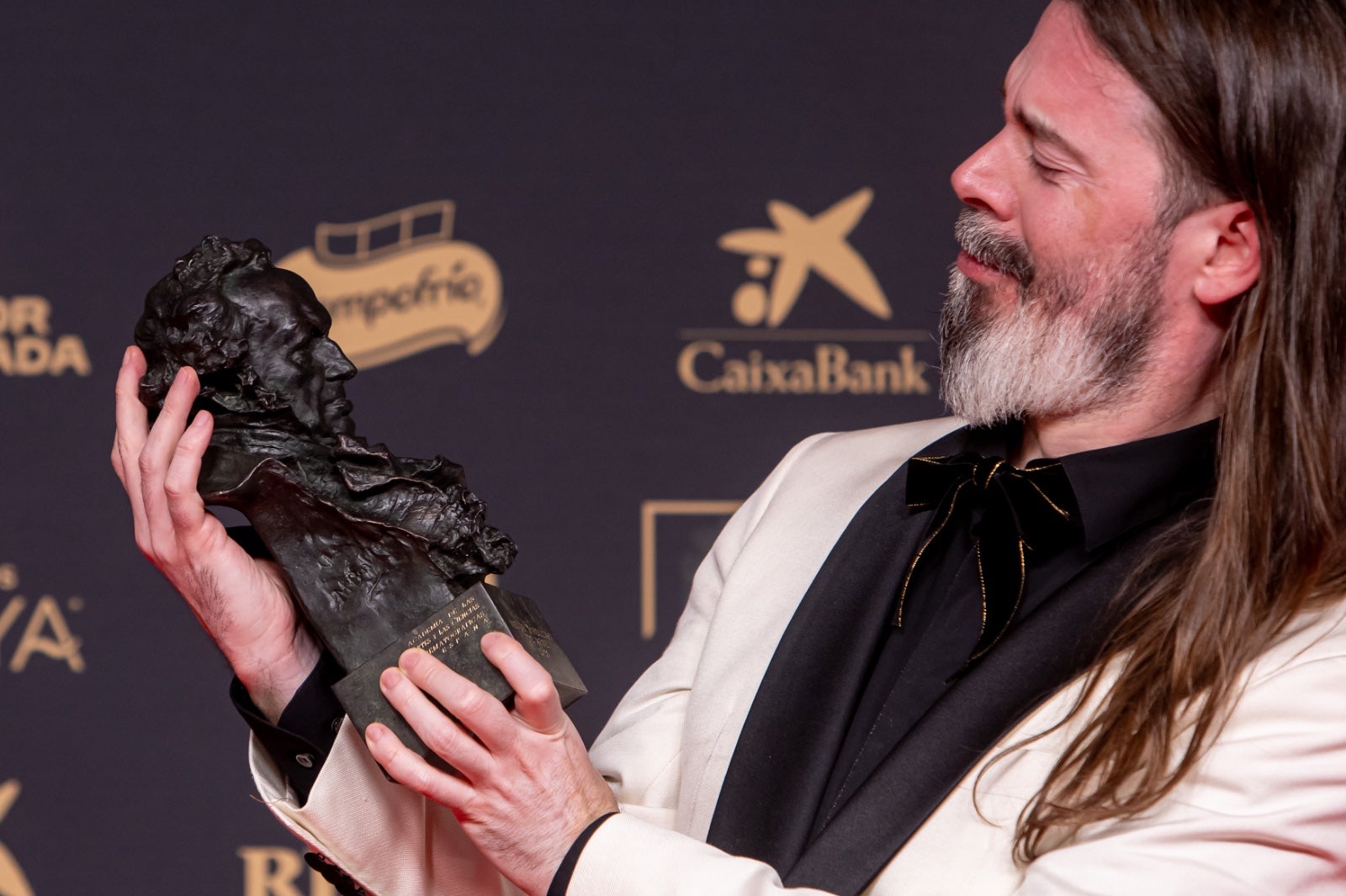 La imágenes más simpáticas de los premiados en el photocall de los Goya