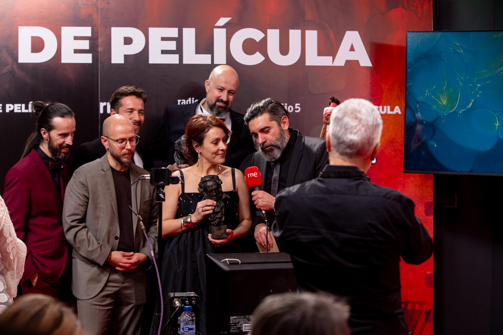 La imágenes más simpáticas de los premiados en el photocall de los Goya