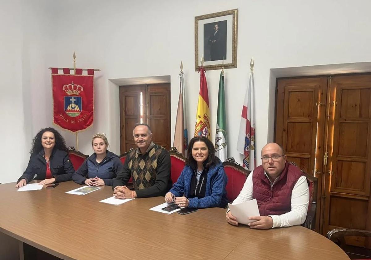 Concejales del equipo de Gobierno de Felix en una reunión.