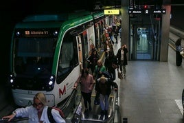 Metro de Granada se alza como el primer transporte público comprometido con las personas mayores