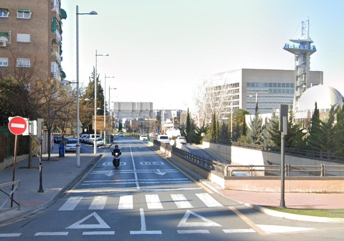 Paso de peatones en la avenida Fernando de los Ríos para el que recogen firmas.