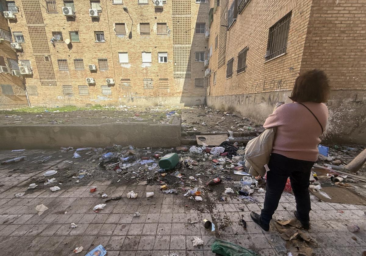 Basura acumulada en el 'callejón de la muerte'