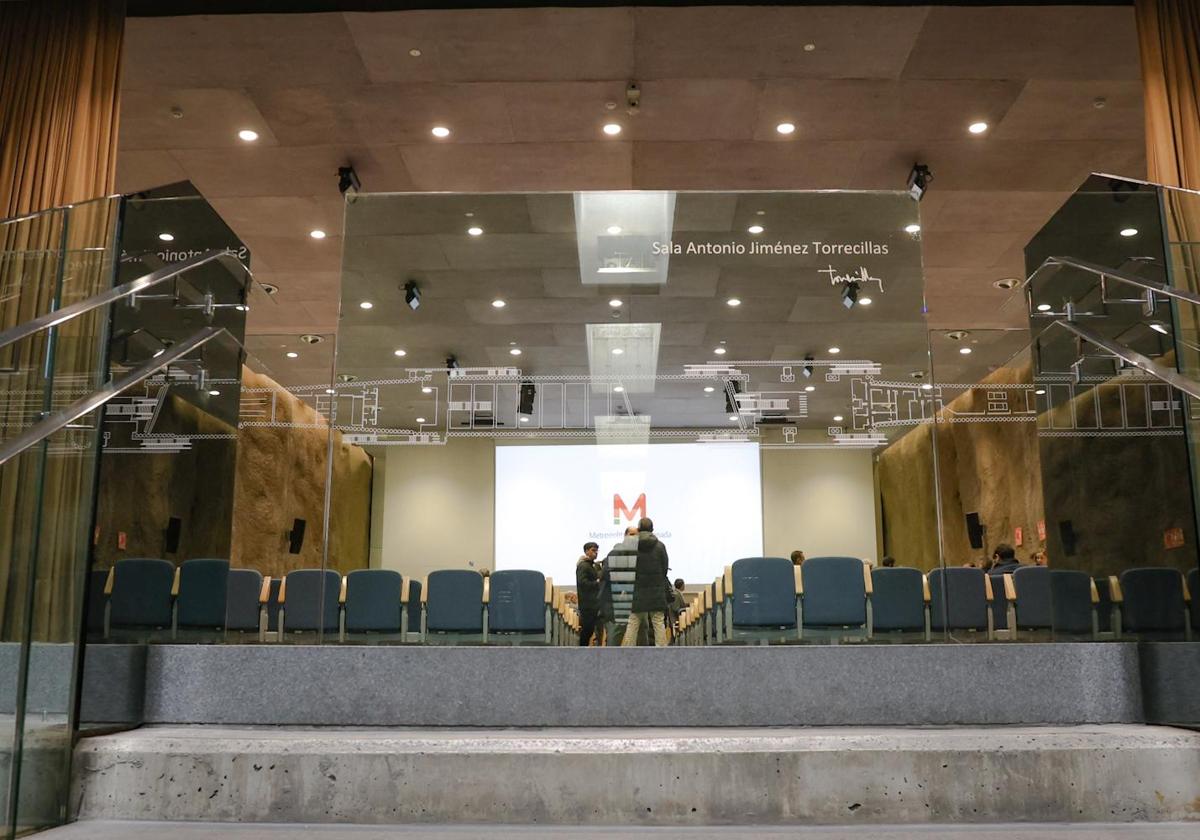 La nueva sala ha sido inaugurada esta mañana por la alcaldesa de Granada y la consejera de Fomento de la Junta.