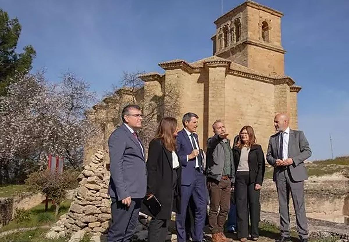 El delegado del Gobierno en Andalucía, Pedro Fernández, ha visitado los municipios de Montefrío e Íllora este jueves