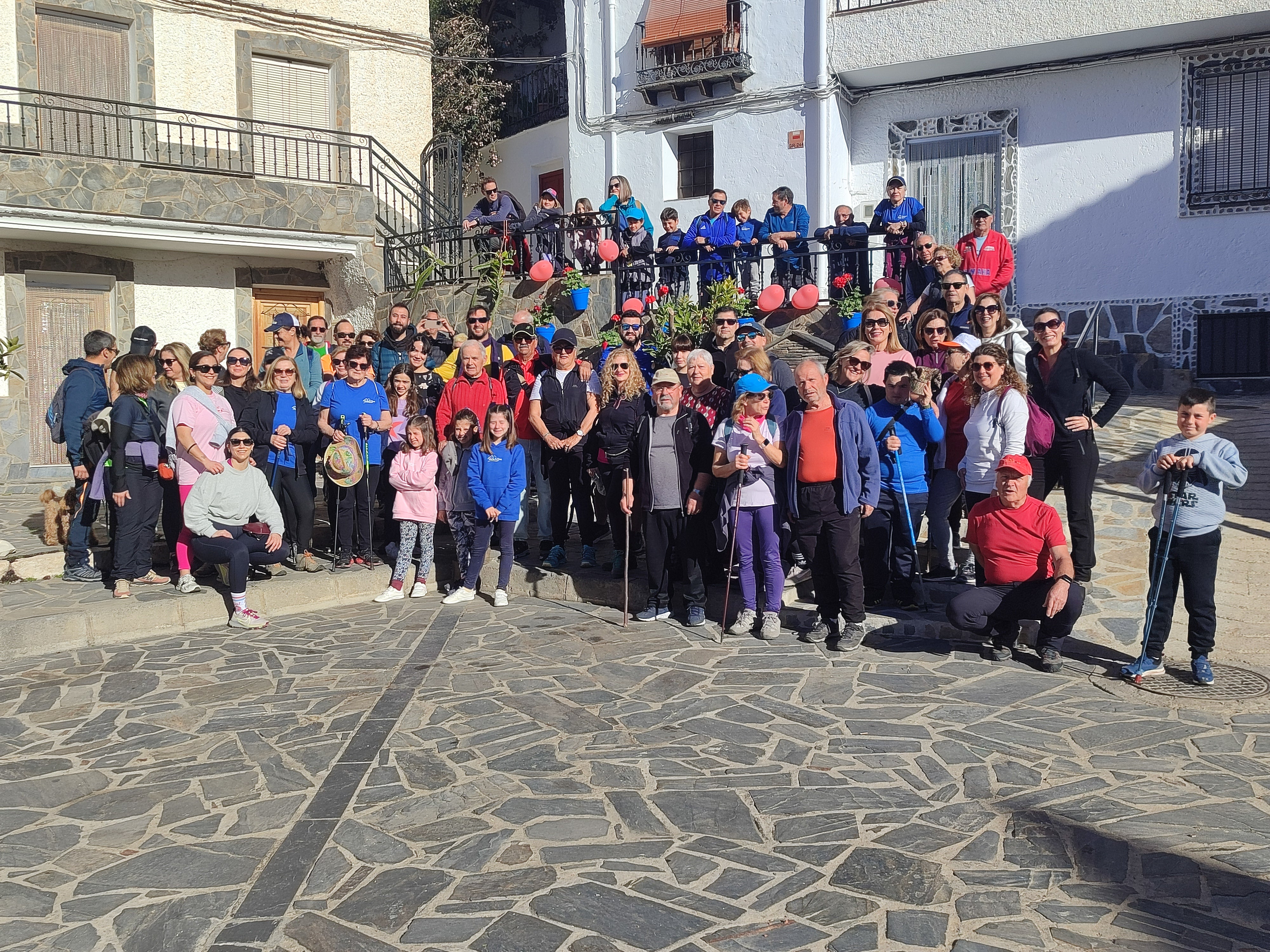 Velefique disfruta en familia de la ruta de almendros en flor