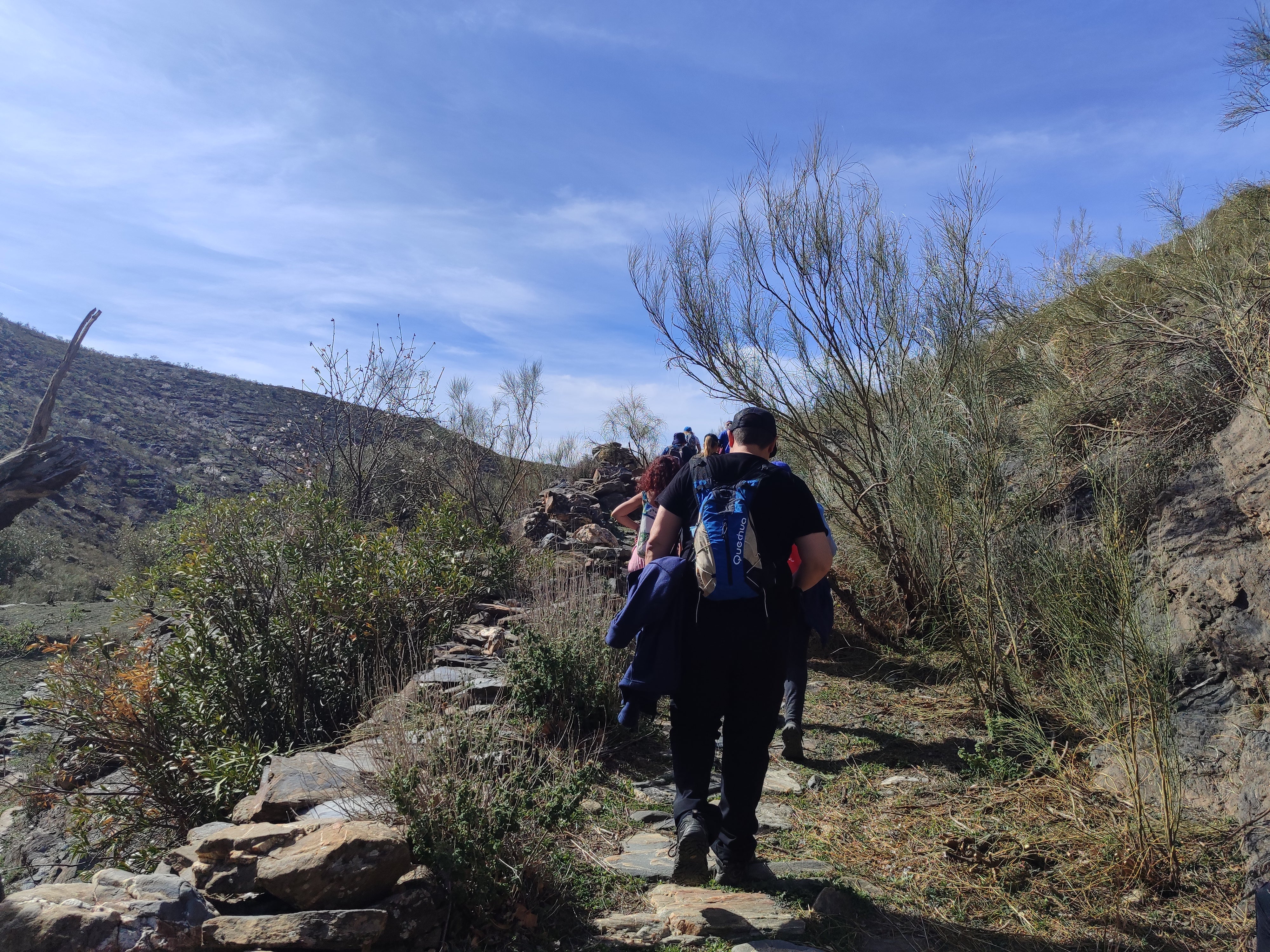 Velefique disfruta en familia de la ruta de almendros en flor