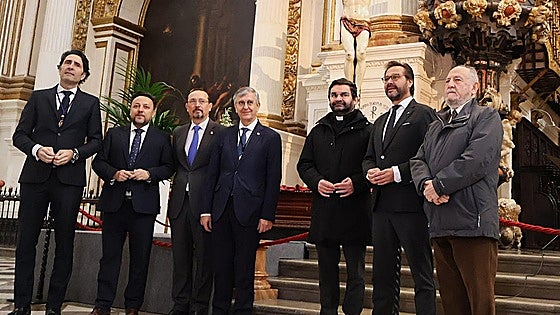 El Silencio se reúne en torno al Cristo de la Misericordia, con la policromía recuperada