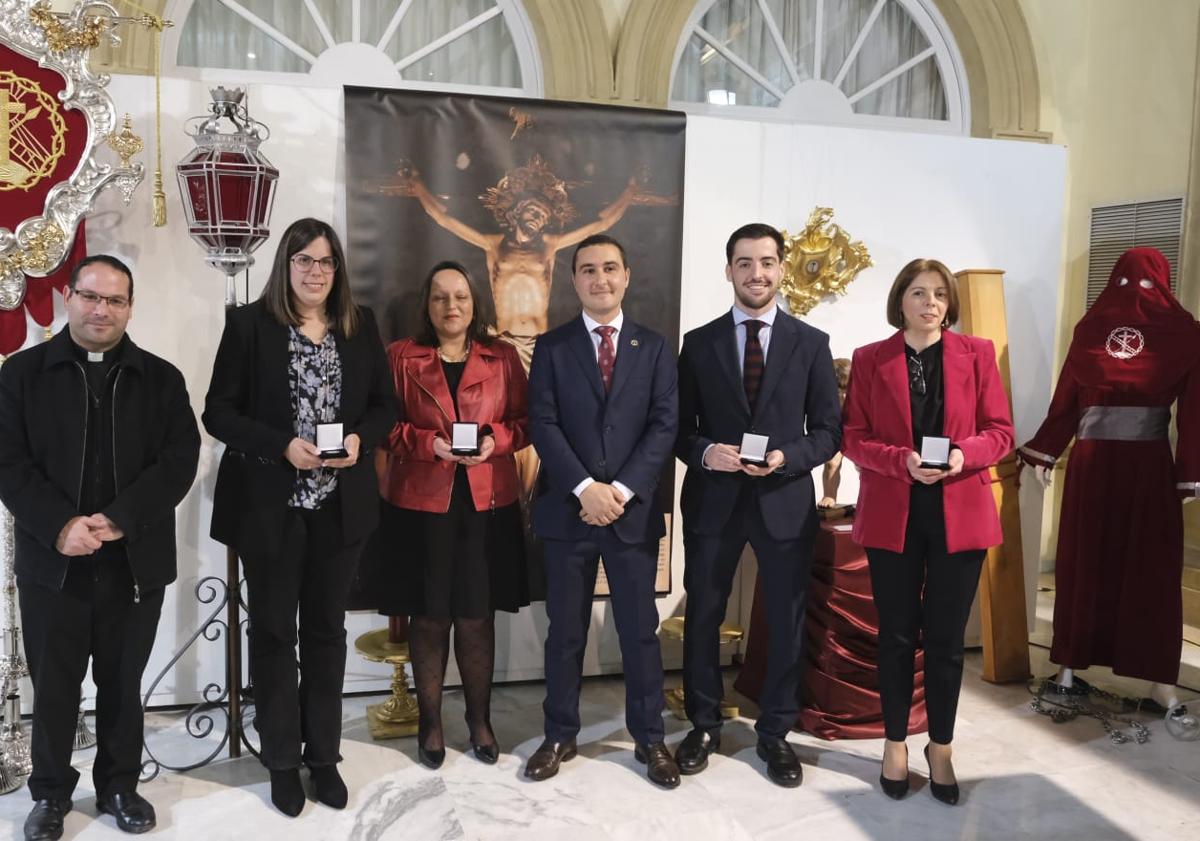 Imagen principal - Diputación acoge la exposición del 75 aniversario de la Hermandad del Cristo del Perdón de Vélez Rubio