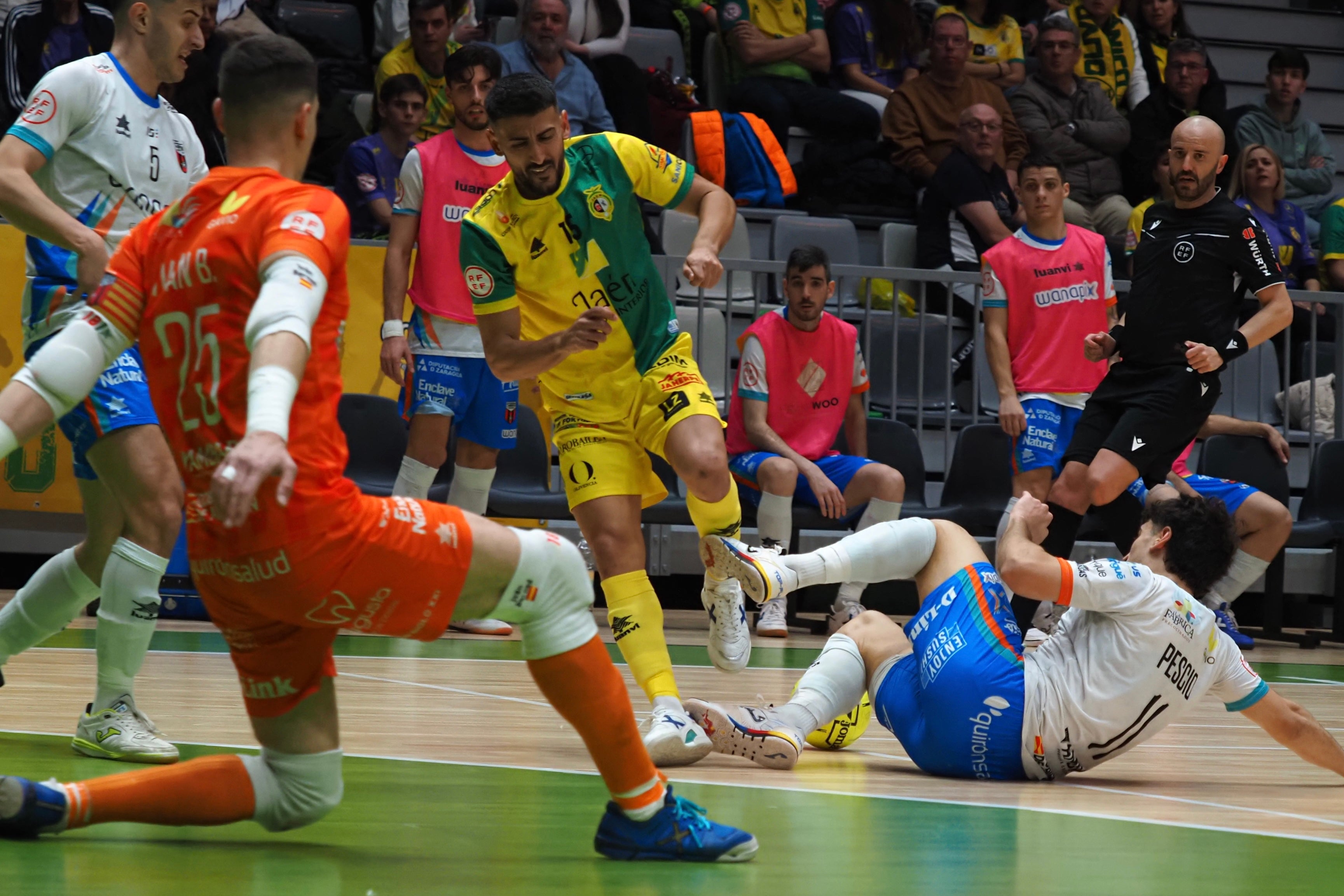 El conjunto amarillo se atascó a la hora de resolver sus ocasiones de gol.