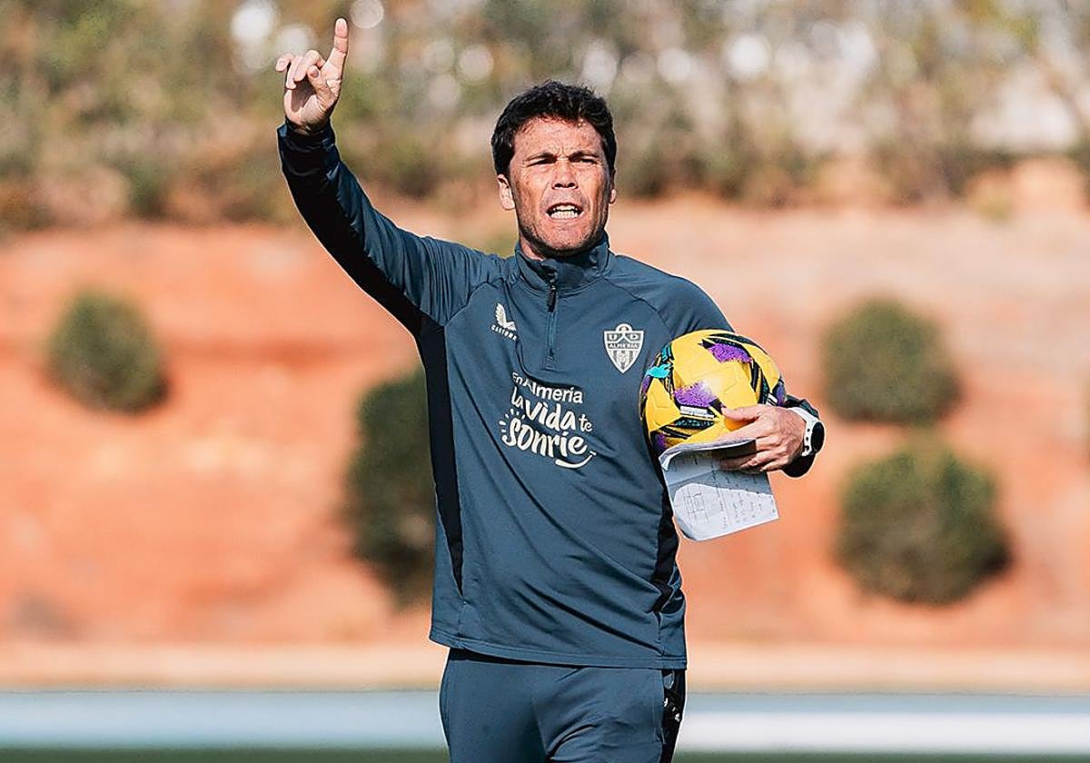 Rubi durante un entrenamiento del Almería