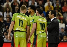 Amine Noua, en el centro, necesita que no le pidan tanto y le descarguen de un poco de responsabilidad.