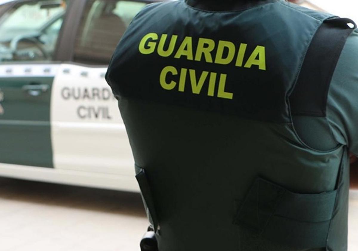 Le roba 900 euros y los papeles a un extranjero en una gasolinera de Gérgal