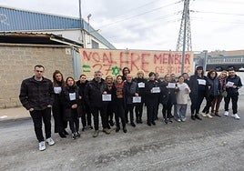 Trabajadores de Menbur afectados por el ERE, en una protesta el pasado mes.