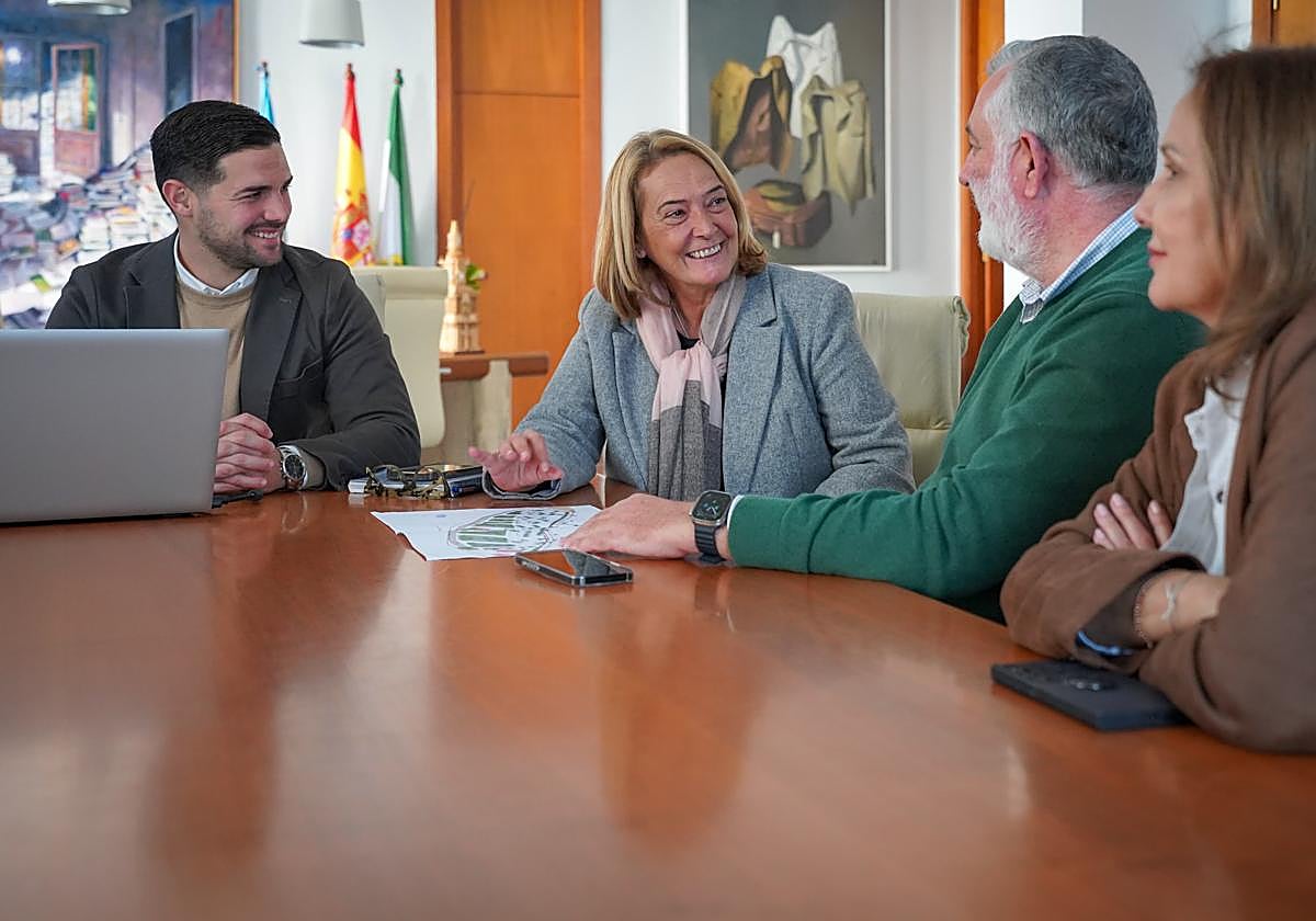 Reunión entre García Chamorro y el presidente de la Asociación de Chiringuitos y Empresarios de la Costa Tropical
