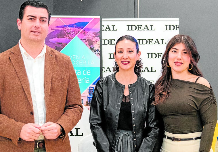 José Francisco Garrido, alcalde de Níjar; Carolina Pérez, concejala del Ayuntamiento de Vera; y Amalia López, concejala del Ayuntamiento de Roquetas de Mar.
