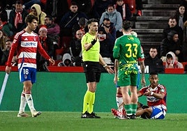 El colegiado Cid Camacho, en Los Cármenes.