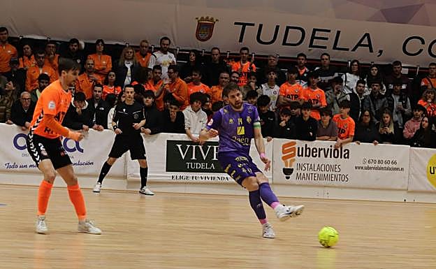 Alan Brandi, en una acción del partido.