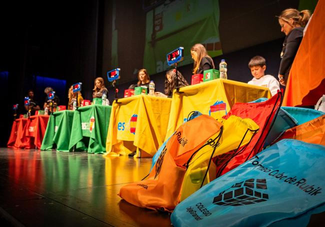 Las bolsas conmemorativas.