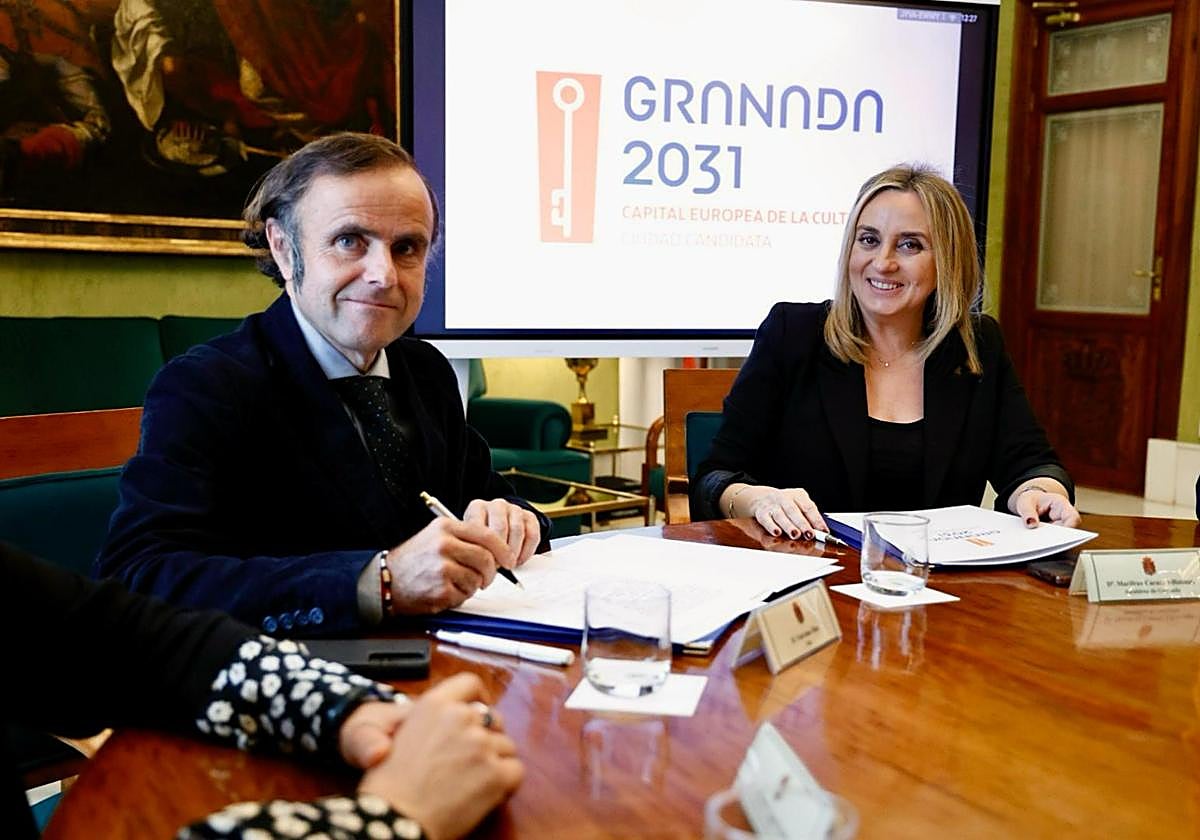 Marifrán Carazo y el director de ALSA Zona Mediterránea, Valeriano Díaz.