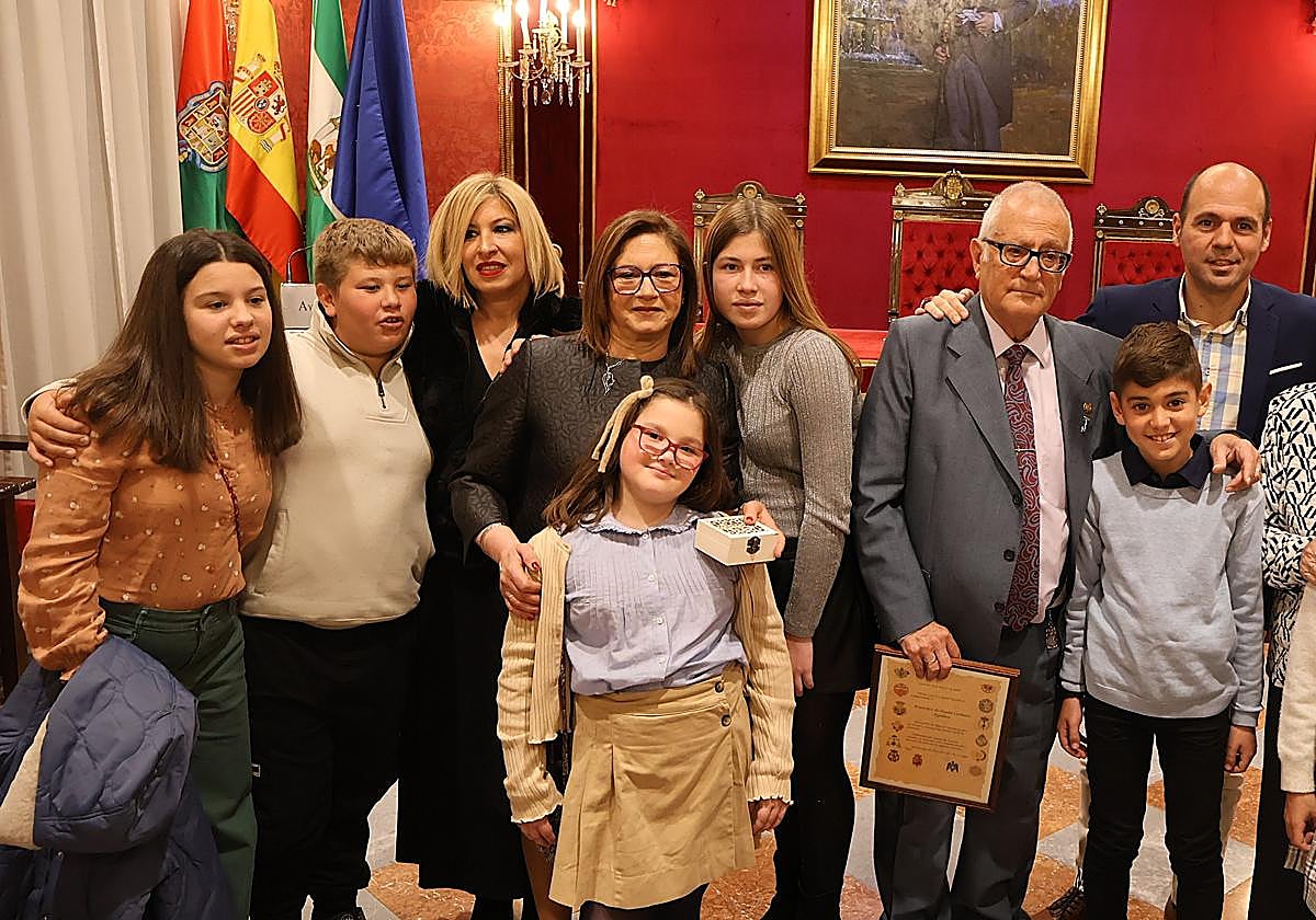 Compromiso y veteranía en los premios a la mujer cofrade y martillo de plata
