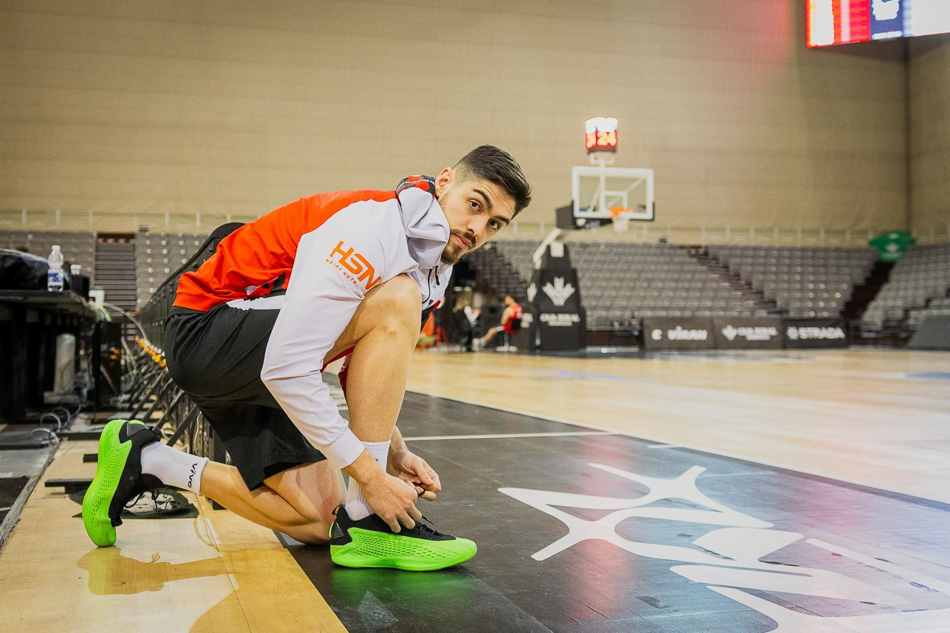Edgar Vicedo comienza a pisar la pista tras su lesión en el pie derecho.