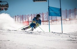 Joaquín Camacho y Julia Castro salen de Sierra Nevada primero y segunda de la general de la Copa de España U14
