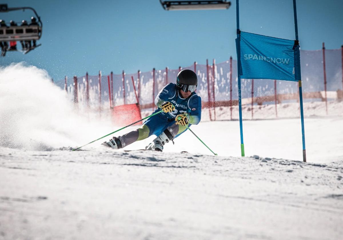 Joaquín camacho y julia castro salen de sierra nevada primero y segunda de la general de la copa de españa u14 | ideal